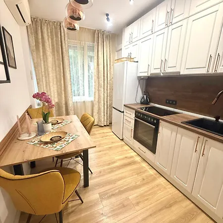 Luxury In The Heart Of דירה